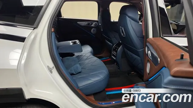 BMW XM G09 — Фото автомобиля 11