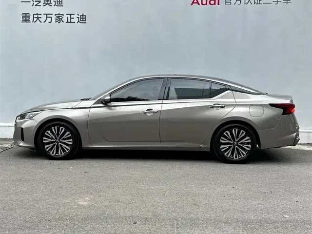 Nissan Teana — Фото автомобиля 3