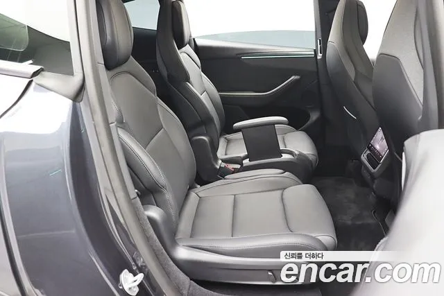 Tesla Model Y — Фото автомобиля 18