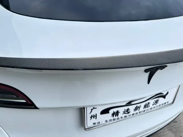 Tesla Model Y — Фото автомобиля 8