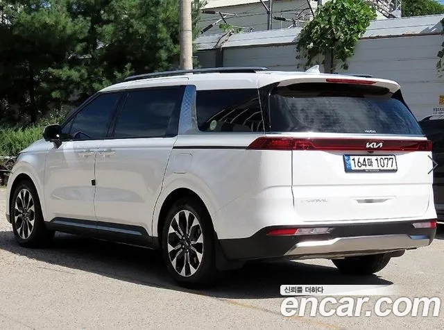 Kia Carnival Generation 4 — Фото автомобиля 2