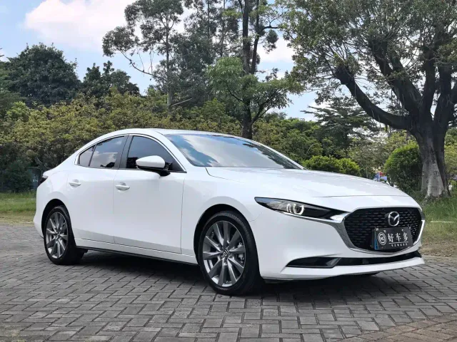 Mazda Axela — Фото автомобиля 3