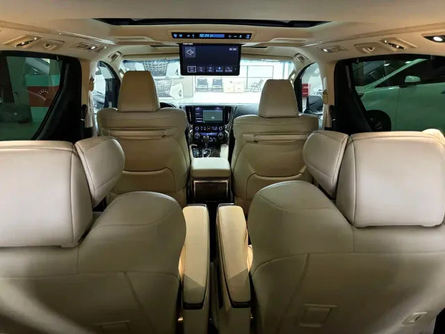 Toyota Alphard — Фото автомобиля 16