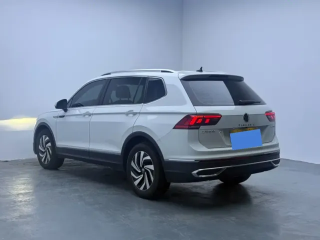 Volkswagen Tiguan L — Фото автомобиля 5