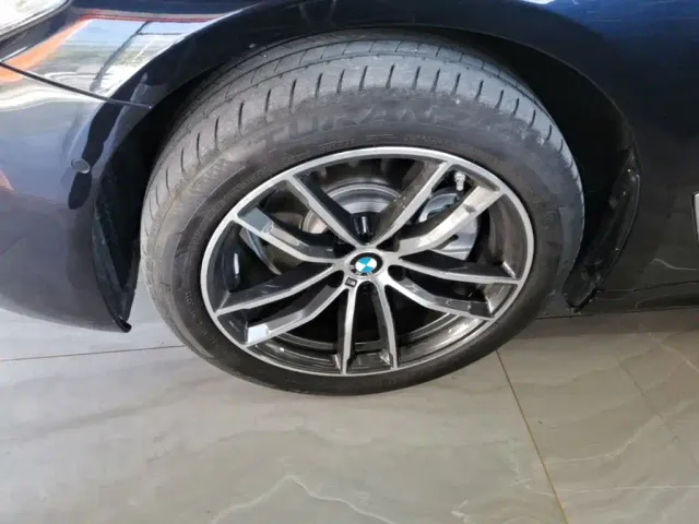 BMW 5 Series — Фото автомобиля 22