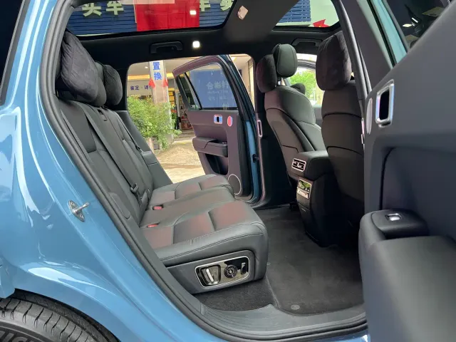 Li Auto L7 — Фото автомобиля 16
