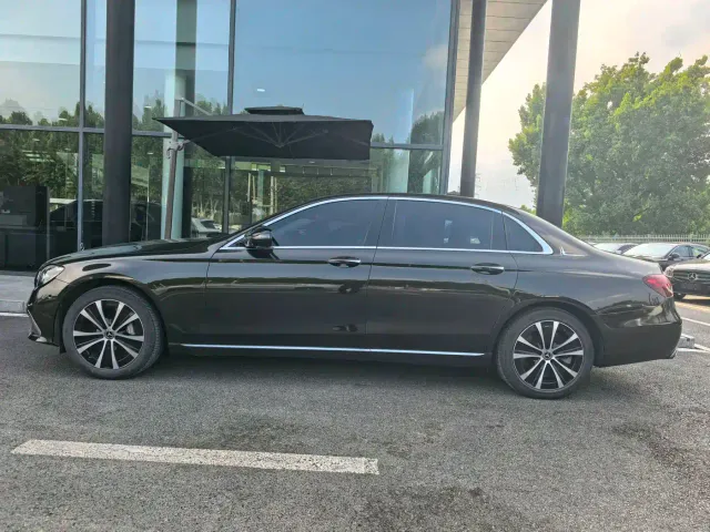 Mercedes-Benz E-Class — Фото автомобиля 3