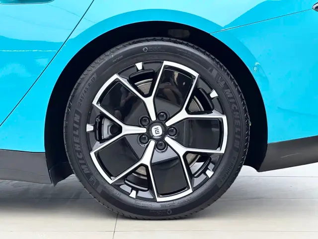 Xiaomi SU7 — Фото автомобиля 6