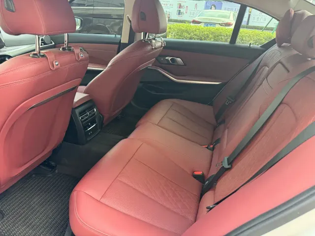 BMW 3 Series — Фото автомобиля 8