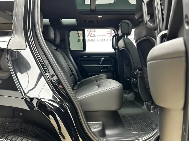 Land Rover Defender — Фото автомобиля 23