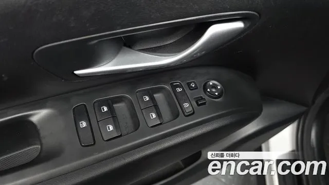 Hyundai Tucson Tucson (NX4) Дизель 2.0 2WD — Фото автомобиля 27