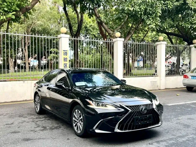 Lexus ES — Фото автомобиля 3