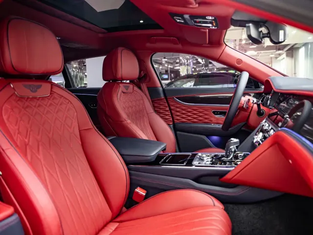 Bentley Flying Spur — Фото автомобиля 15