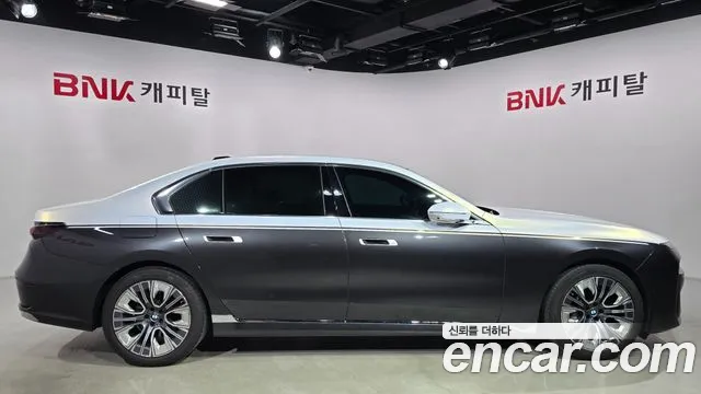BMW 7 Series G70 — Фото автомобиля 3