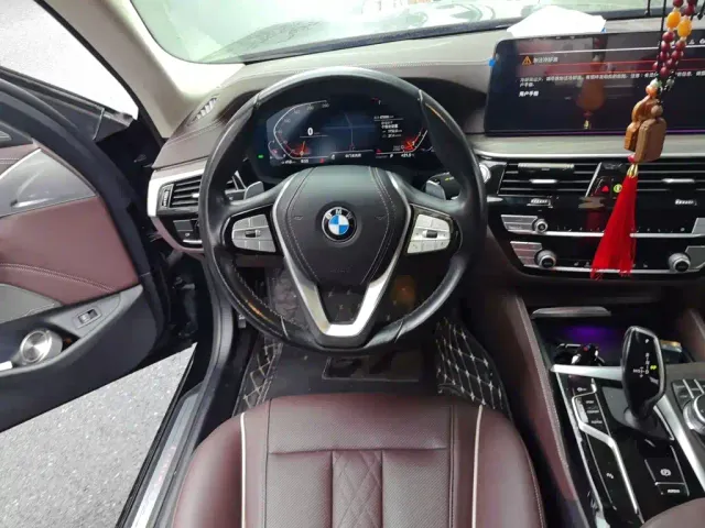 BMW 5 Series — Фото автомобиля 2