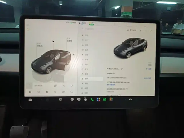 Tesla Model Y — Фото автомобиля 12