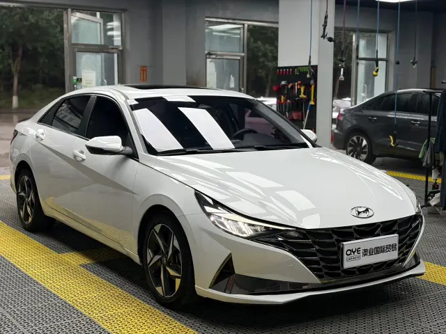 Hyundai Elantra — Фото автомобиля 3
