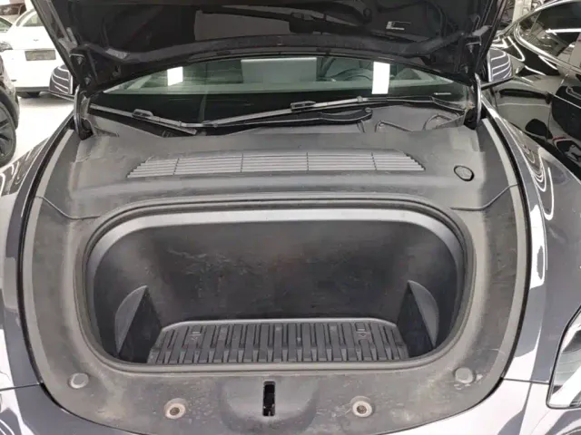 Tesla Model Y — Фото автомобиля 19