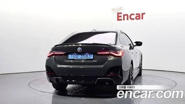 BMW i4 — Фото автомобиля 4