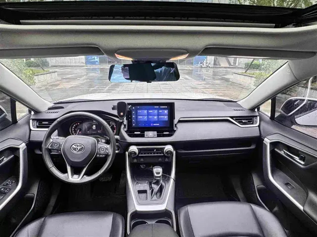Toyota RAV4 — Фото автомобиля 7
