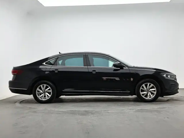 Volkswagen Passat — Фото автомобиля 6