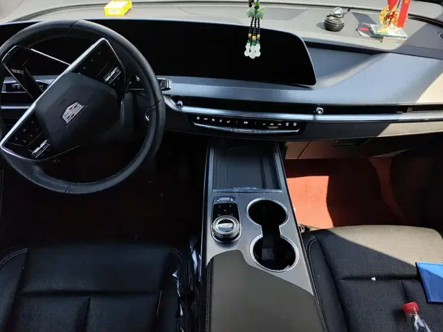 Cadillac XT5 — Фото автомобиля 12