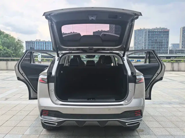 Roewe RX5 — Фото автомобиля 12