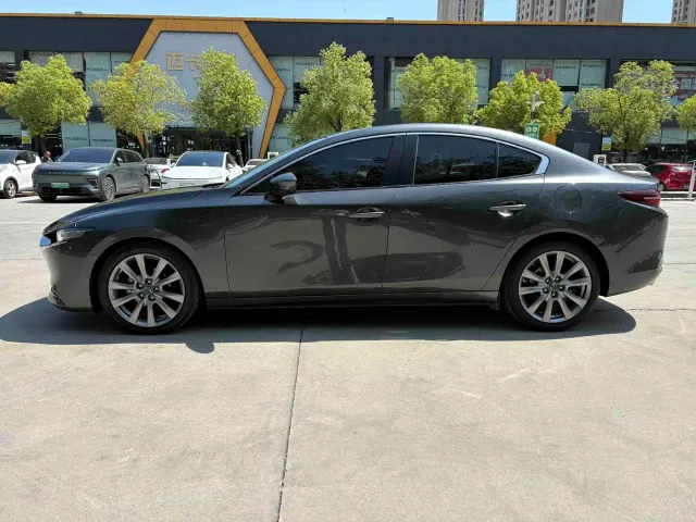 Mazda Axela — Фото автомобиля 14