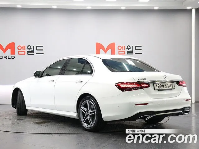 Фотография автомобиля — Mercedes-Benz E-Class
