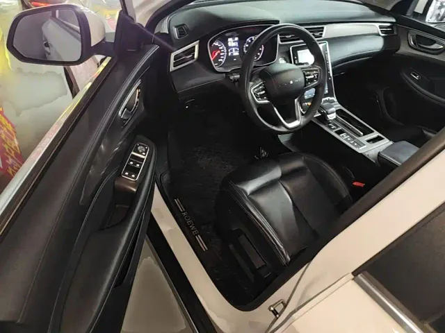 Roewe RX5 — Фото автомобиля 15