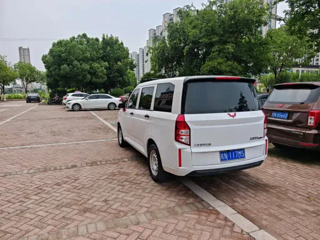 Wuling Hongguang Plus — Фото автомобиля 7