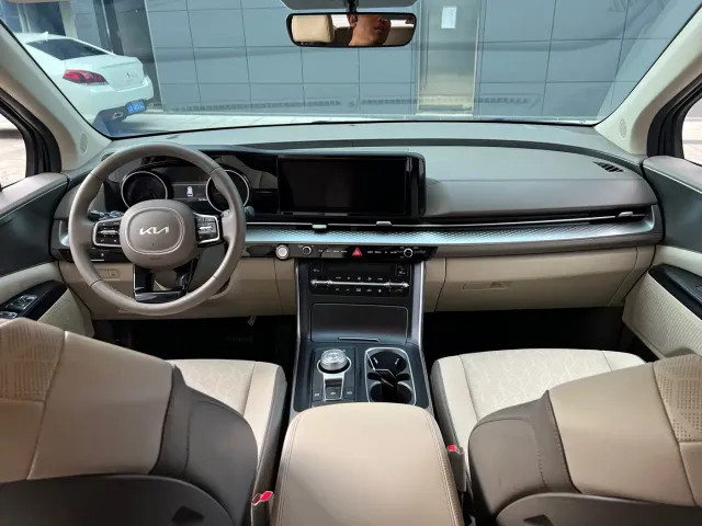 Kia Carnival — Фото автомобиля 5