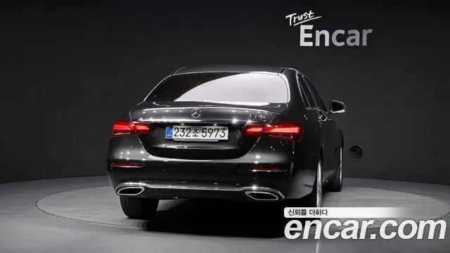 Mercedes-Benz E-Class — Фото автомобиля 4