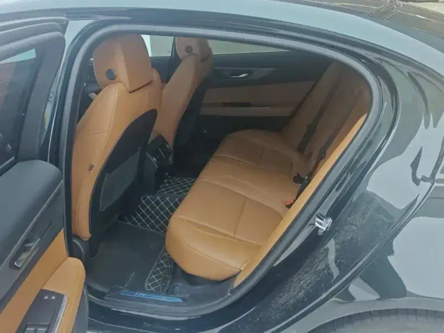 Jaguar XEL — Фото автомобиля 11