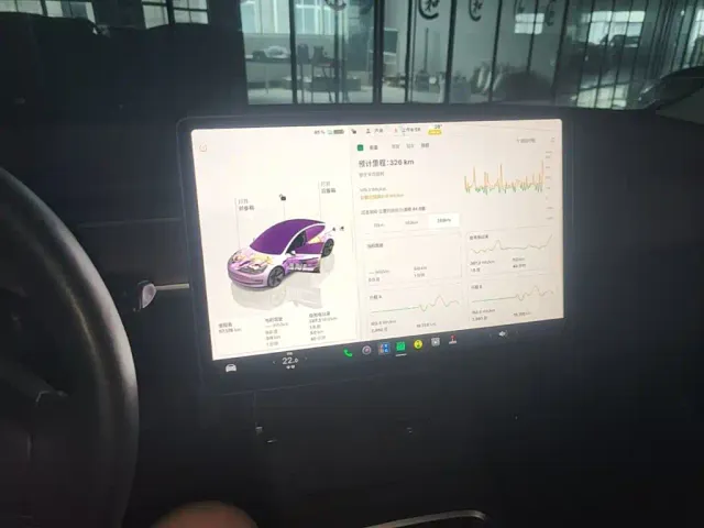 Tesla Model 3 — Фото автомобиля 12