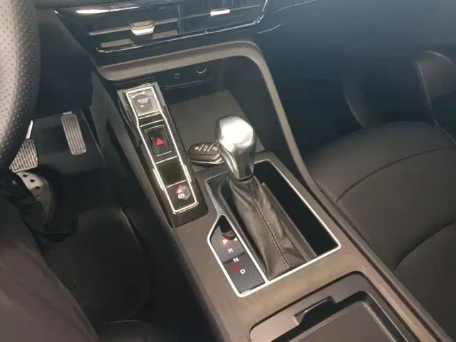 Roewe i5 — Фото автомобиля 13