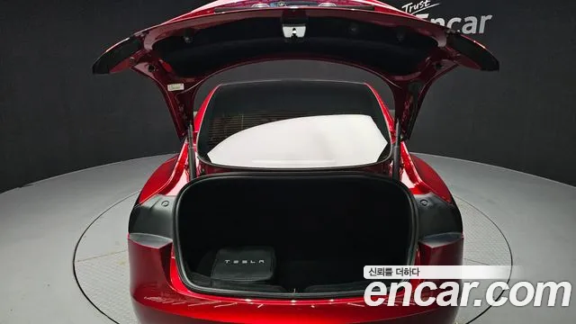 Tesla Model 3 — Фото автомобиля 20