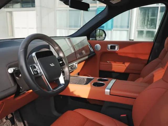 Li Auto L9 — Фото автомобиля 14
