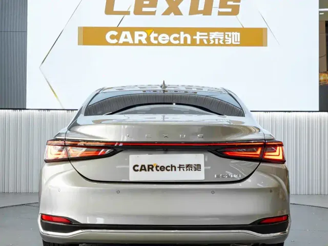 Lexus ES — Фото автомобиля 5