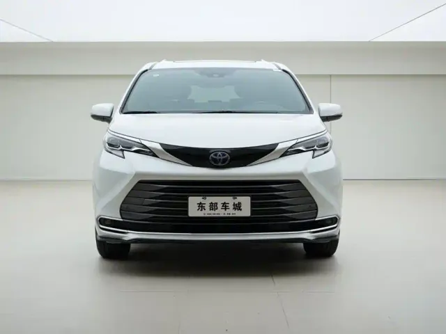 Toyota Sienna — Фото автомобиля 2