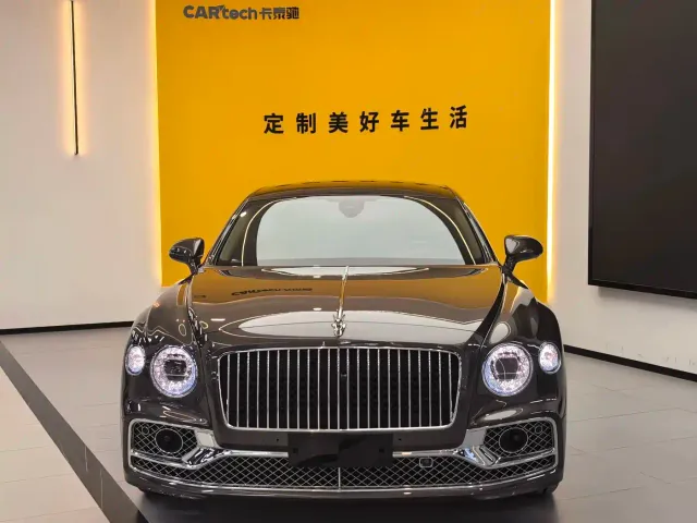 Bentley Flying Spur — Фото автомобиля 2