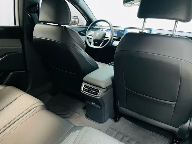BYD Qin L 2025 EV 470KM Leading Edition — Фото автомобиля 23