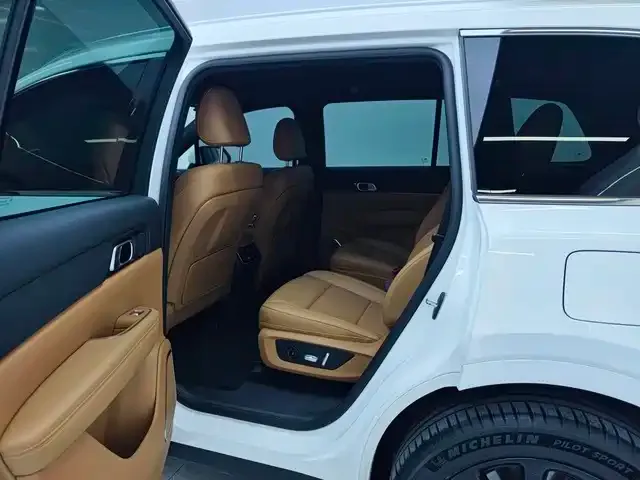 Li Auto ONE — Фото автомобиля 5