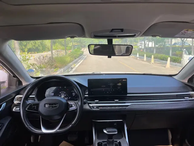 Geely Emgrand — Фото автомобиля 5