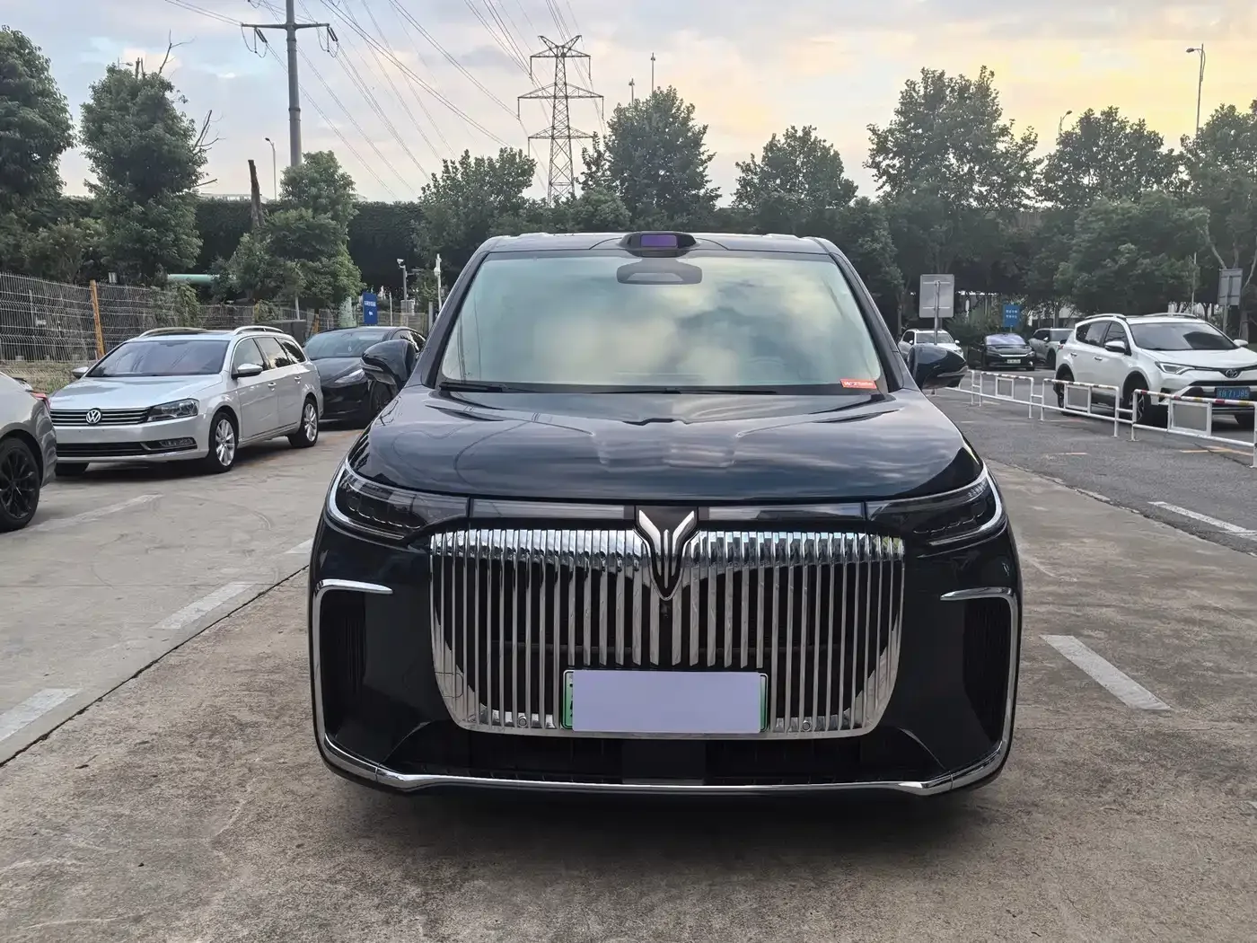 Voyah Auto Voyah Dreamer 2025 Model PHEV 4WD Premium QianKun Edition — Фото автомобиля 2