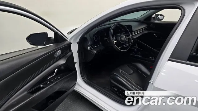 Hyundai Avante CN7 — Фото автомобиля 11