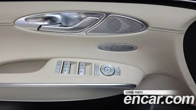 Genesis GV70 — Фото автомобиля 30