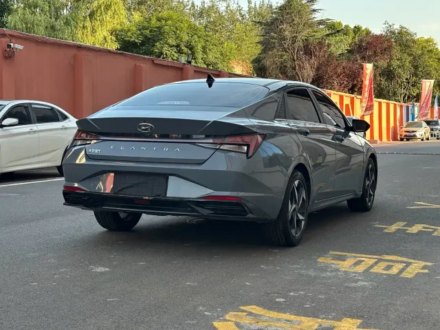 Hyundai Elantra — Фото автомобиля 5