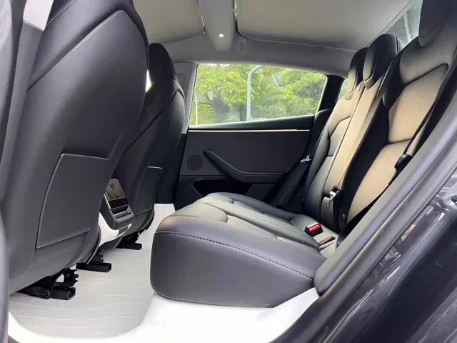 Tesla Model 3 — Фото автомобиля 9