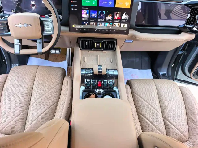 BYD FangChengBao Leopard 8 — Фото автомобиля 11